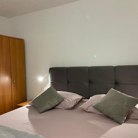 Apartmani Mara Rogoznica Rogoznica  Esterno foto
